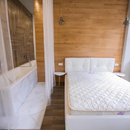 з кондиціонером на вулиці староєврейська 15 з ванною посеред спальні 리비프