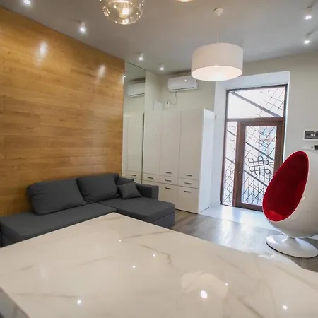 아파트 з кондиціонером на вулиці староєврейська 15 з ванною посеред спальні