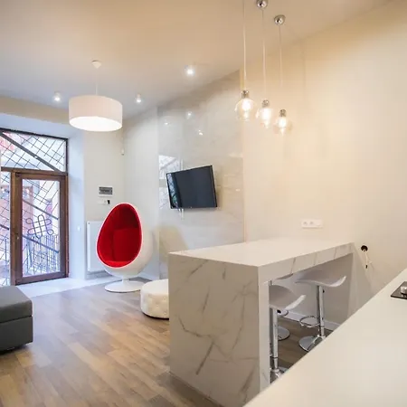 з кондиціонером на вулиці староєврейська 15 з ванною посеред спальні *