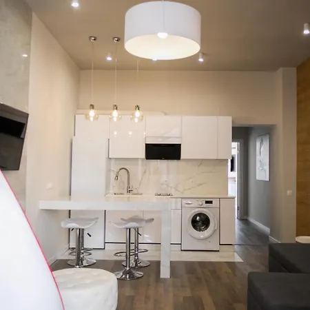 з кондиціонером на вулиці староєврейська 15 з ванною посеред спальні