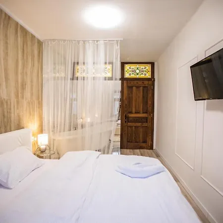 Apartment з кондиціонером на вулиці староєврейська 15 з ванною посеред спальні *