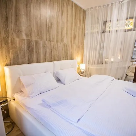 Apartment з кондиціонером на вулиці староєврейська 15 з ванною посеред спальні *