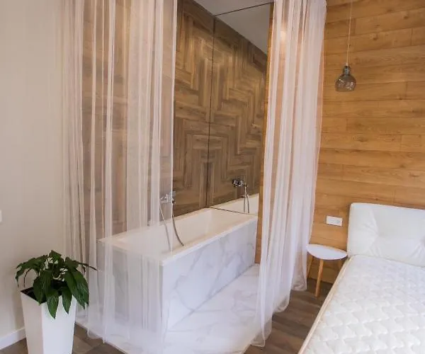 公寓 з кондиціонером на вулиці староєврейська 15 з ванною посеред спальні *