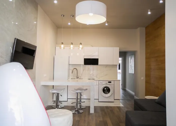 з кондиціонером на вулиці староєврейська 15