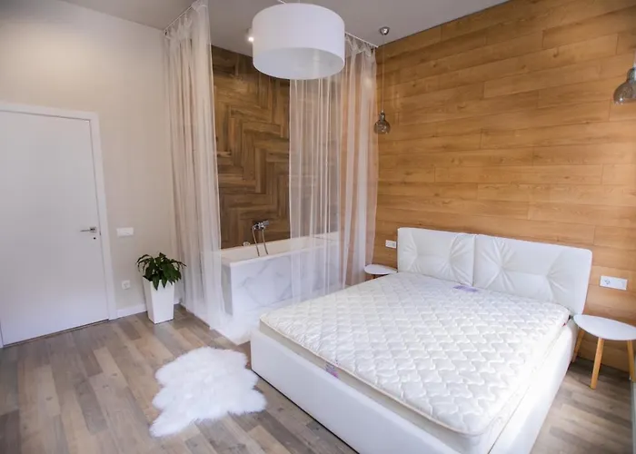 з кондиціонером на вулиці староєврейська 15 * Львів